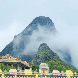 Le temple au pied de la montagne